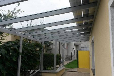 Überdachung