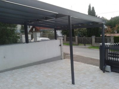 Carport mit Eingangsüberdachung und Seitenverglasung