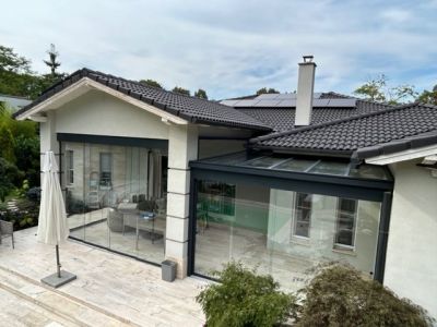 Solarisz eltolható üvegfal és alumínium tető