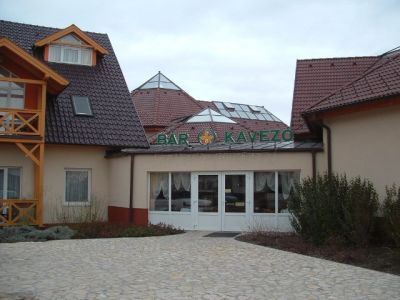 Hotel Orchidea, Aluaufsatz auf Holzdachkonstruktion, Sonderbau